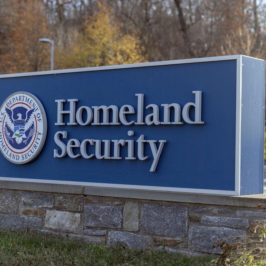 Homeland Security agent pleads not guilty to drug distribution conspiracy charge